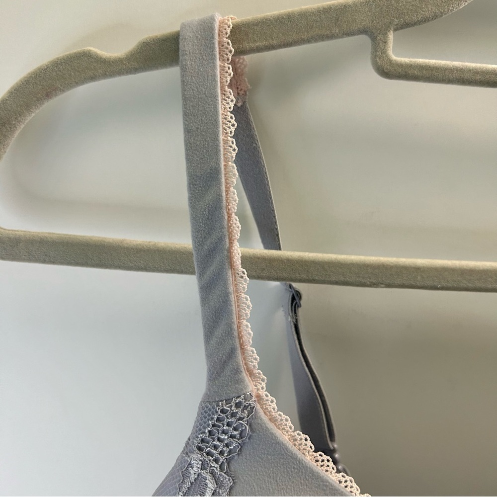 Victoria’s Secret Body By Victoria No Wire Lavender w/ Pink Lace Bra Sz 34DD - Picture 5 of 13